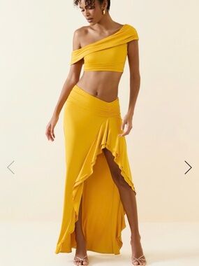Oh Polly yellow golden two piece set in great condition size small